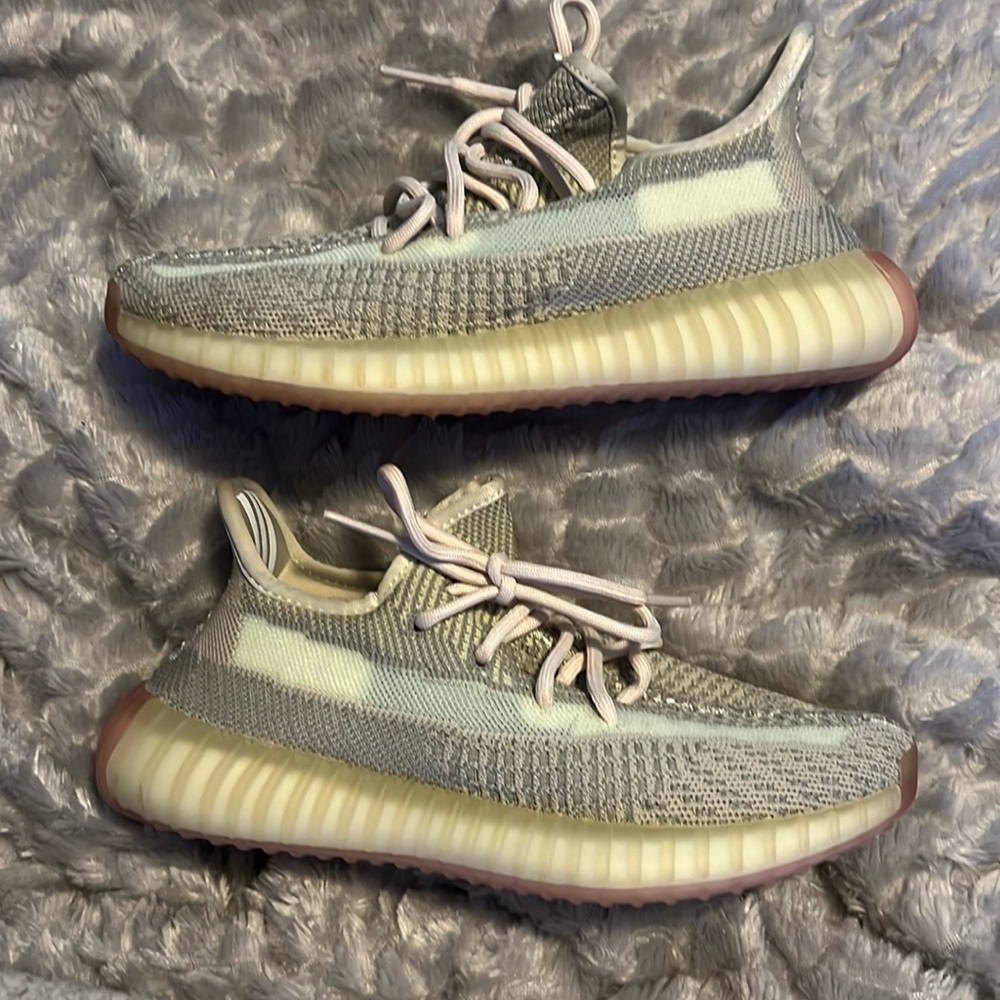 Adidas Yeezy Boost 350 v2 size 6 1/2 men’s slightly used